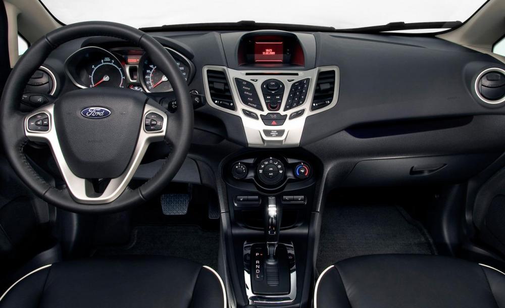 Bảng tablo của Ford Fiesta 2016 dạng bo tròn.