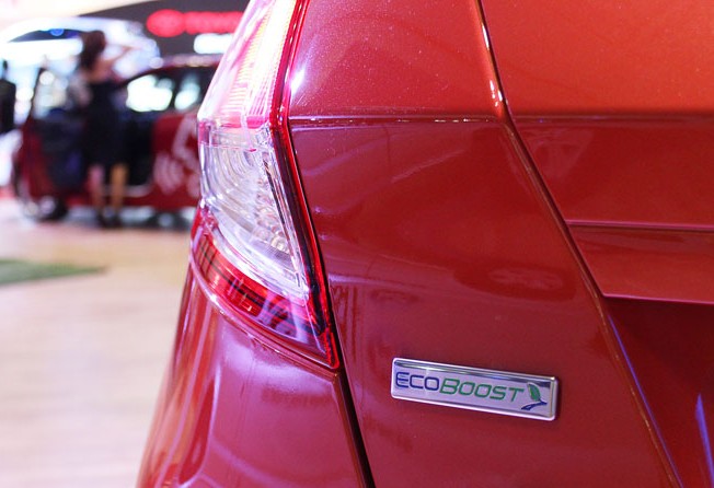 Đánh giá xe Ford Fiesta 2016: Cụm đèn hậu có phần giống với cụm đèn hậu của Ford Fiesta 2011,