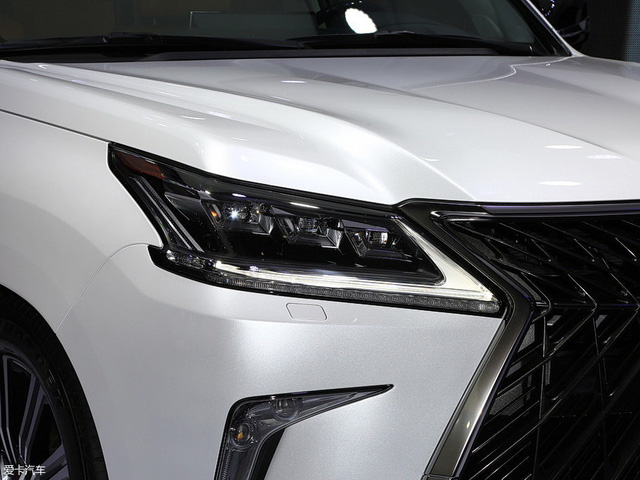 Lexus LX570 Superior ra mắt tại Trung Quốc 5