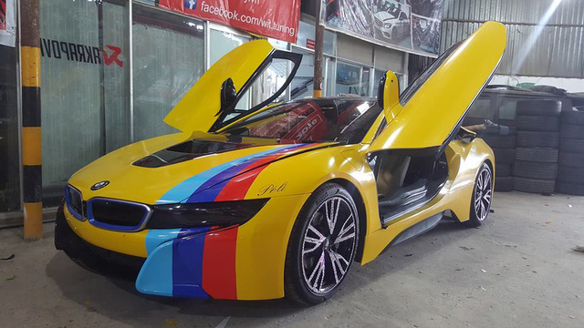 thân xe BMW i8 4