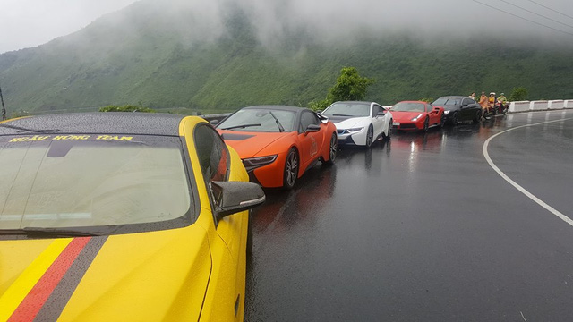 3 siêu xe có ngoại thất khác biệt với cả đoàn xe màu vàng Ngoại thất khác biệt của 3 siêu xe