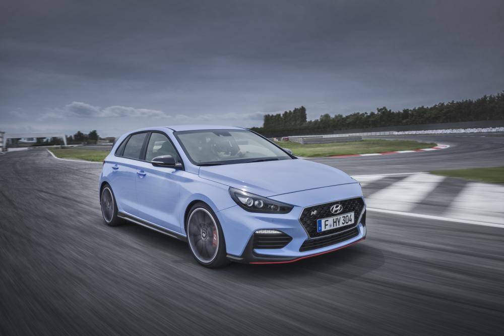 Hyundai i30N bán với giá khởi điểm 24.995 bảng, rẻ hơn gần 4.000 bảng so với Golf GTI Hyundai i30N bán với giá khởi điểm 24.995 bảng, rẻ hơn gần 4.000 bảng so với Golf GTI.