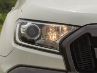 Cụm đèn pha của Ford Ranger 2016