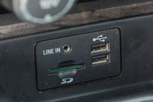 Các cổng kết nối trên Ford Ranger 2016