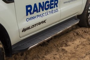 Bệ lên xuống của Ford Ranger 2016 