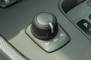 Núm xoay gài cầu điện trên Ford Ranger 2016