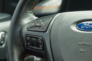 Vị trí lắp đặt phím điều hướng trên Ford Ranger 2016