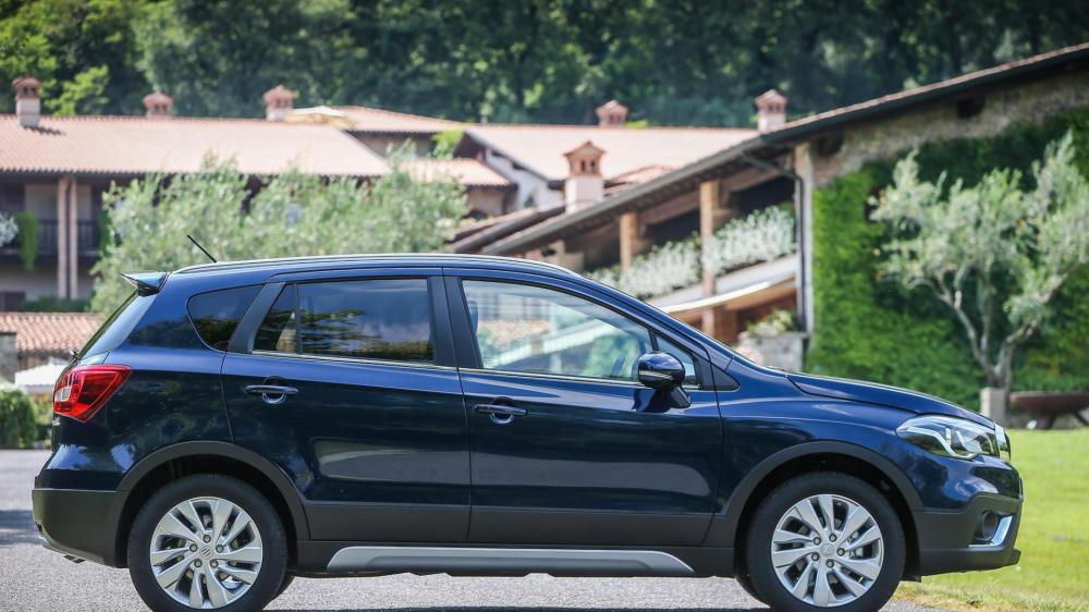 thân xe Suzuki S-Cross 2017 thân xe Suzuki S-Cross 2017 3