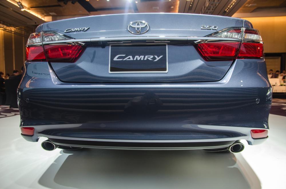 Đuôi xe Toyota Camry 2016