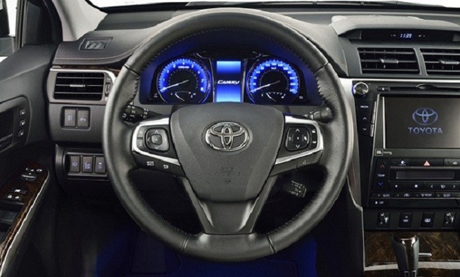 Vô lăng của Toyota Camry 2016 