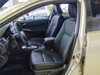 Hàng ghế trước của Toyota Camry 2016