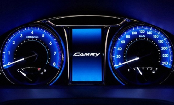 Cụm đồng hồ của Toyota Camry 2016