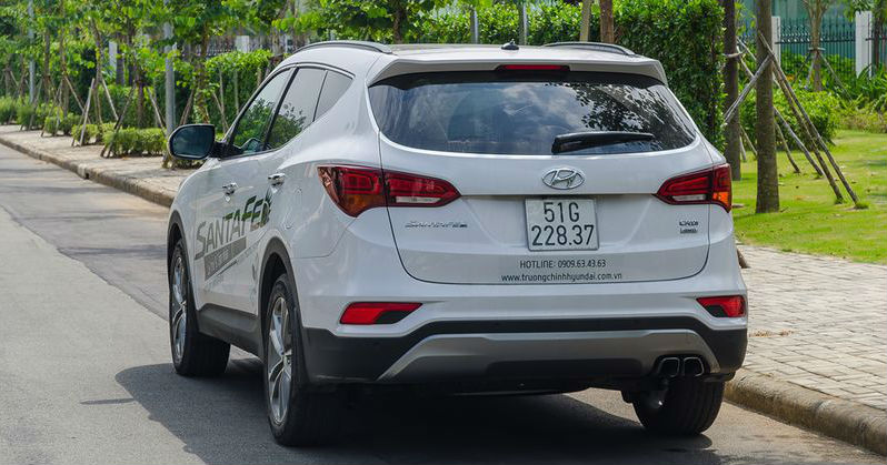đuôi xe Hyundai Santa Fe 2017 đuôi xe Hyundai Santa Fe 2017 10
