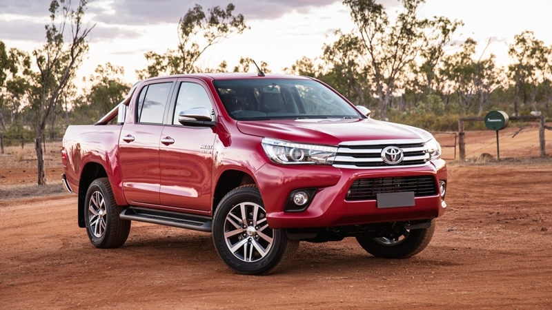 Giá xe ô tô bán tải Toyota Hilux 2017