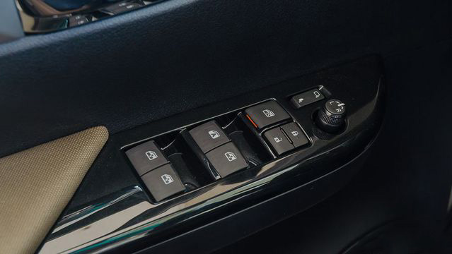 nút khởi động Toyota Hilux 2017 20