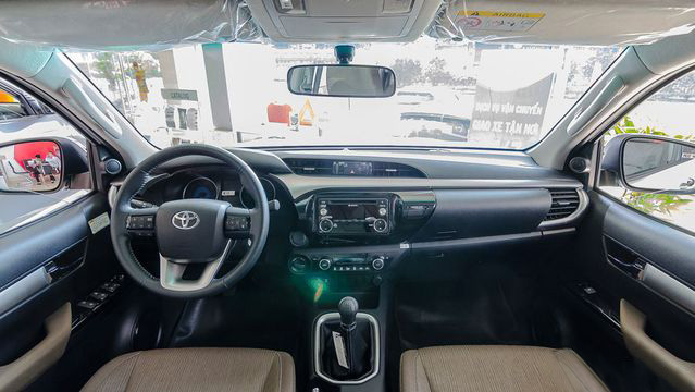 nội thất Toyota Hilux 2017 14