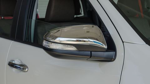 kính chiếu hậu Toyota Hilux 2017 9