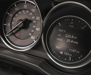 Cụm đồng hồ trên Mazda CX-5 2017
