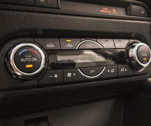 Các phím điều chỉnh trên Mazda CX-5 2017
