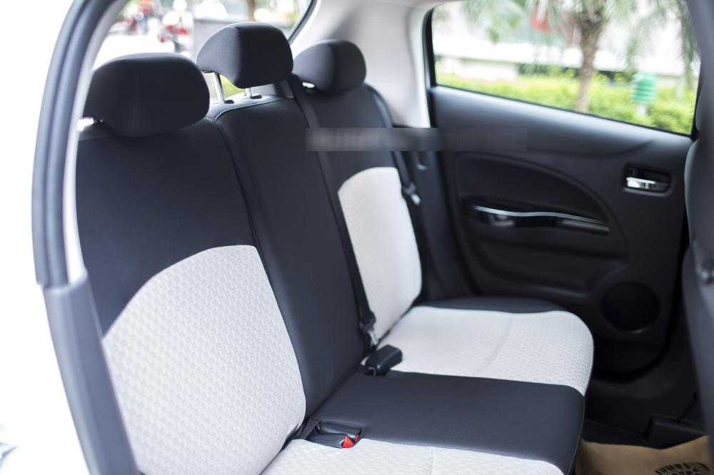 ghế sau Mitsubishi Mirage 2016 10