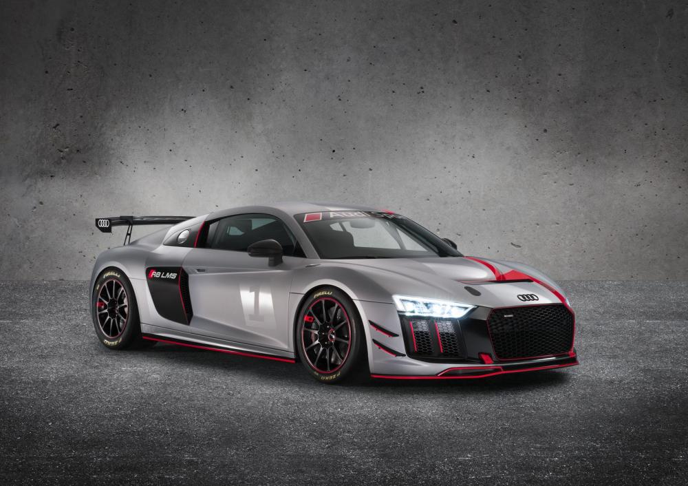 Góc 3/4 trước của Audi R8 LMS GT4 02