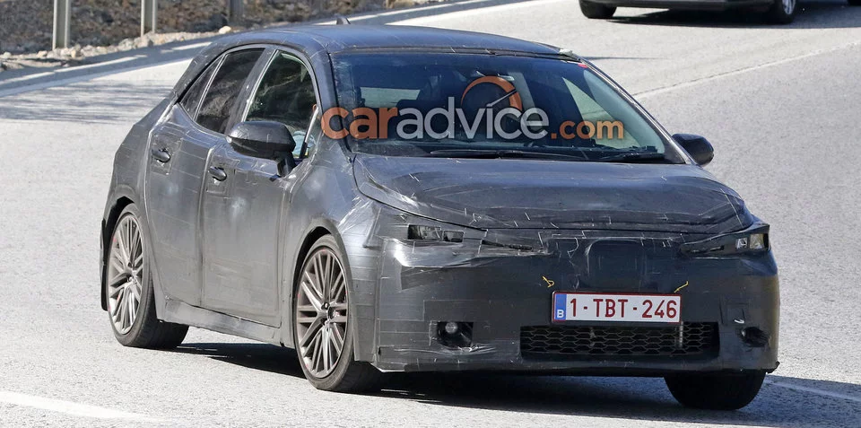 Toyota Corolla hatchback thế hệ mới lần đầu lộ diện