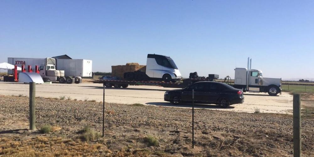 Tesla Semi được dự đoán sẽ mang đến đột phá cho ngành vận tải Xe tải đầu kéo chạy điện Tesla Semi