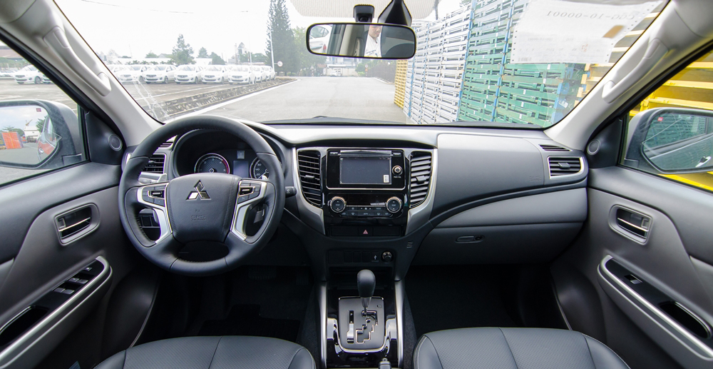 Nội thất của Mitsubishi Triton 2017