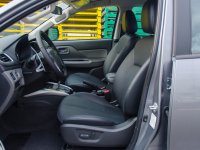 Hàng ghế trước của Mitsubishi Triton 2017