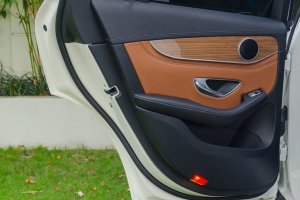 Cửa xe của Mercedes-Benz GLC-Class 2017 