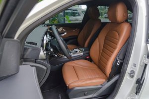 Hàng ghế trước của Mercedes-Benz GLC-Class 2017