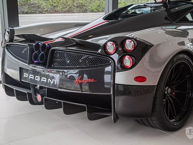 Động cơ của Pagani Huayra Americano
