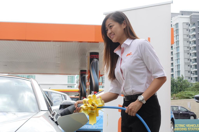 Hợp tác giữa chính phủ và hãng xe để xây dựng trạm sạc cho xe điện  Xây dựng cơ sở hạ tầng cho xe điện