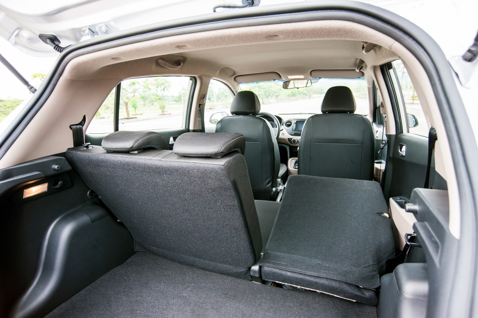 khoang hành lý Hyundai Grand i10 2017 khoang hành lý Hyundai Grand i10 2017 16