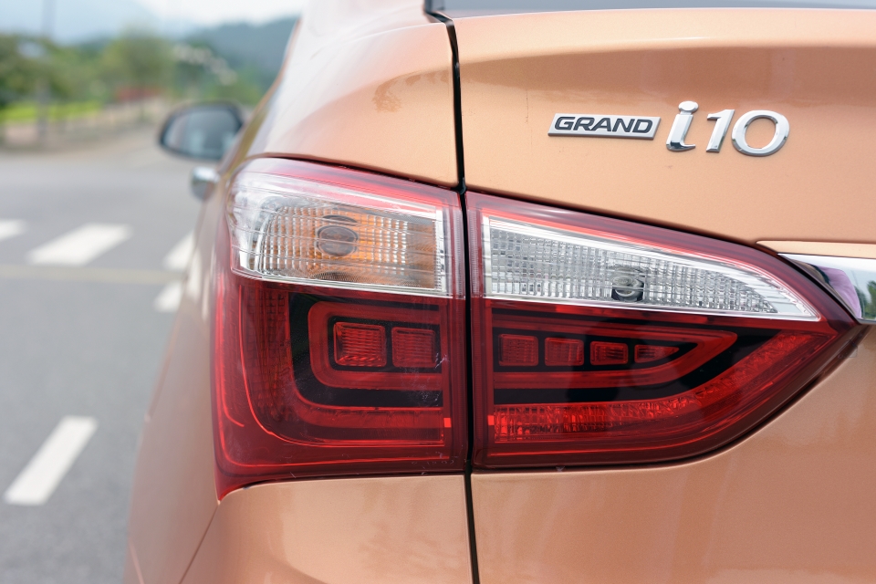 đèn xe Hyundai Grand i10 2017 đèn xe Hyundai Grand i10 2017 10