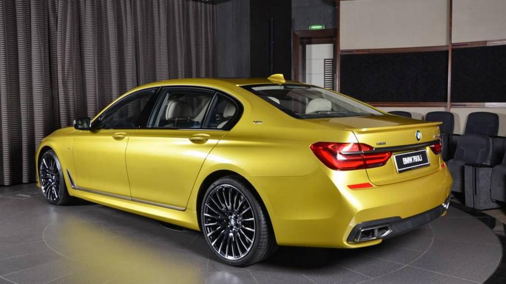 đuôi xe BMW M760Li 4