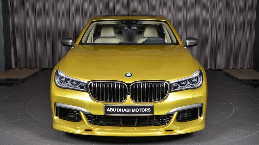 BMW M760Li “sang chảnh” với sắc vàng Austin Yellow 1