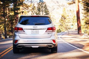 So sánh thiết kế đuôi xe Hyundai SantaFe 2017 với Nissan X-Trail 2017 Thiết kế đuôi xe Hyundai SantaFe 2017 với Nissan X-Trail 2017