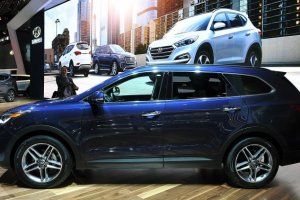 So sánh thân xe của Hyundai SantaFe 2017 với Nissan X-Trail 2017 Thân xe của Hyundai SantaFe 2017 với Nissan X-Trail 2017