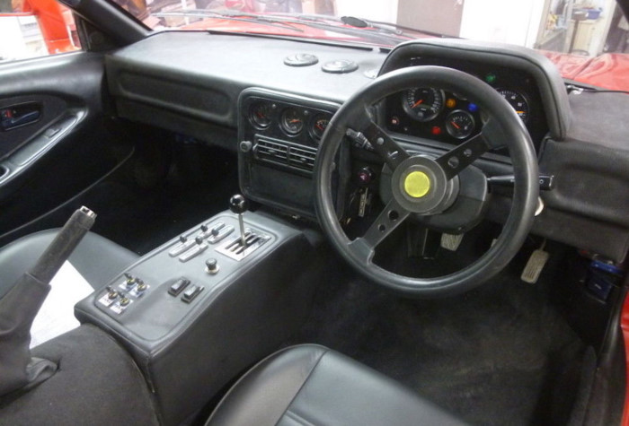 Nội thất của Toyota MR2 sao chép Ferrari 288 GTO 