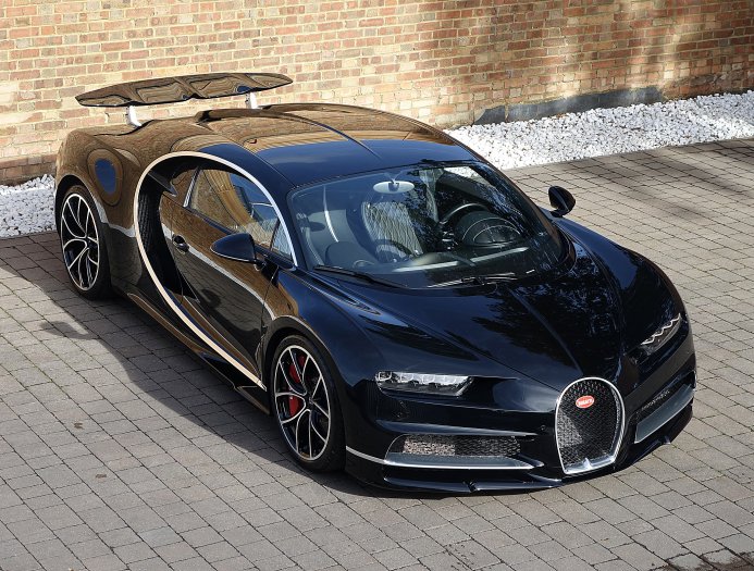 Ngoại thất phủ lớp sơn đen bóng của chiếc Bugatti Chiron