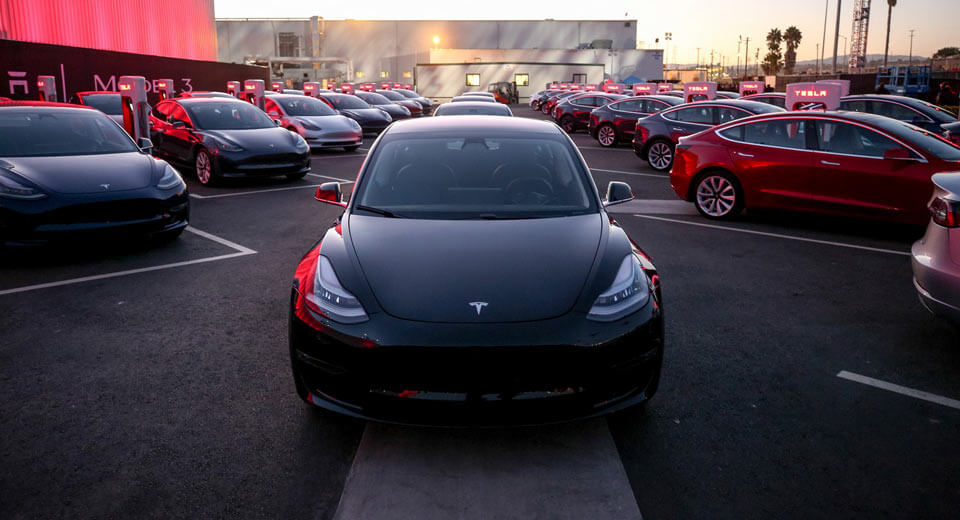 Tesla chỉ trích tờ Consumer Reports vì cho Model 3 mức điểm trung bình về độ tin cậy