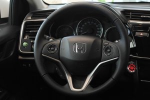 vô-lăng của Honda City 2017 và Toyota Vios 2017 