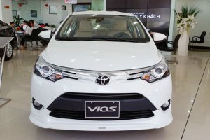 đầu xe của Honda City 2017 và Toyota Vios 2017 