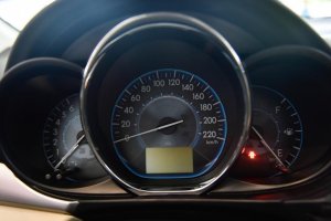 thiết kế cụm đồng hồ của Honda City 2017 và Toyota Vios 2017 