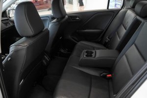 thiết kế hàng ghế sau của Honda City 2017 và Toyota Vios 2017 