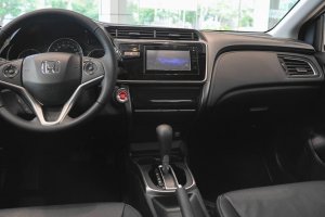 hàng ghế trước của Honda City 2017 và Toyota Vios 2017 