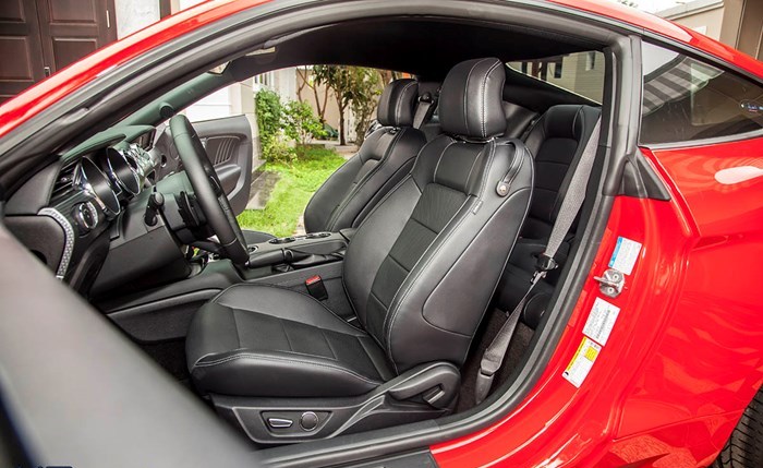 Ghế trước của Ford Mustang 2015