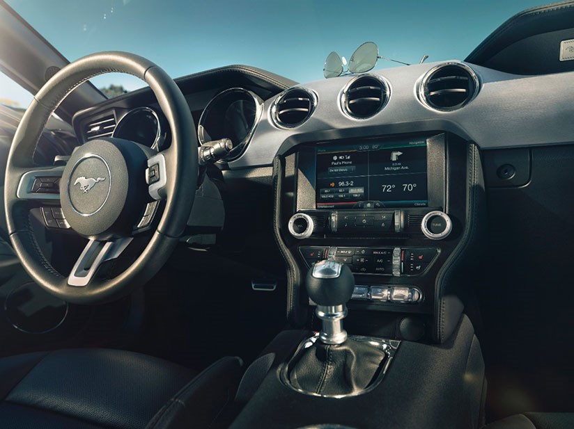 Trang bị tiện nghi trên Ford Mustang 2015