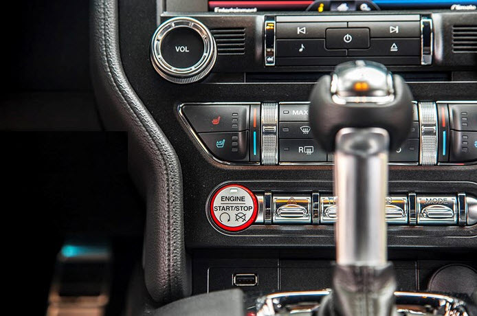 Cần gạt của Ford Mustang 2015